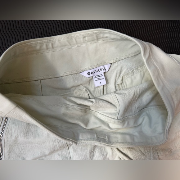 Athleta Trekkie North Shorts Celadon - Picture 5 of 7